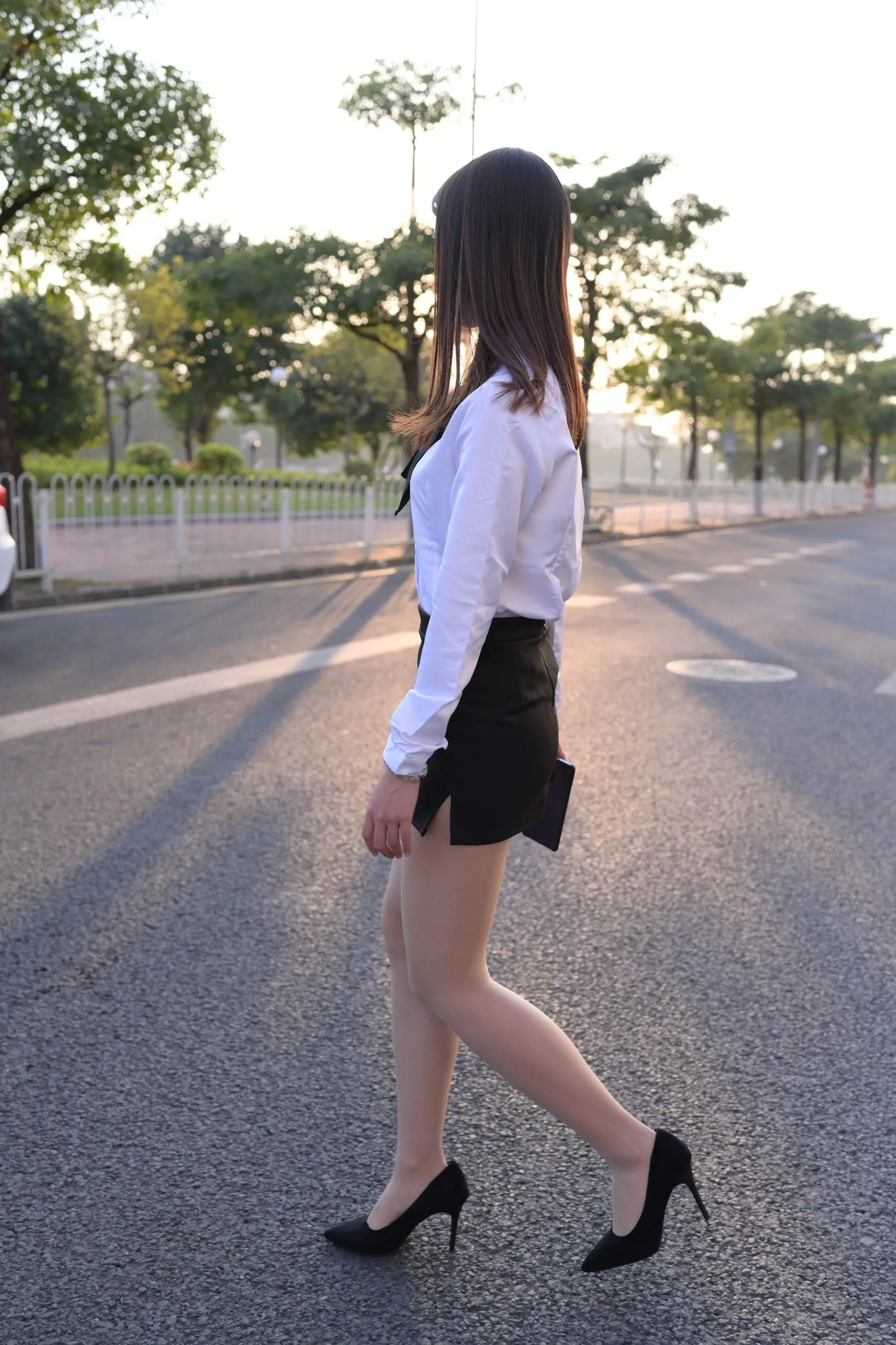 [魔镜街拍] NO.082 SM_0006街拍肉丝高跟制服ol小姐姐 [203P]插图6